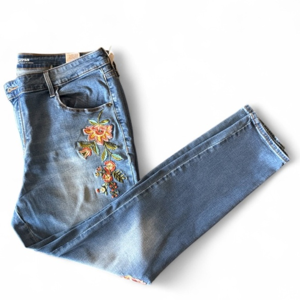 NWOT OLD NAVY Rockstar Mid-Rise Floral Embroidered Skinny Jeans 16 Regular - Picture 2 of 10
